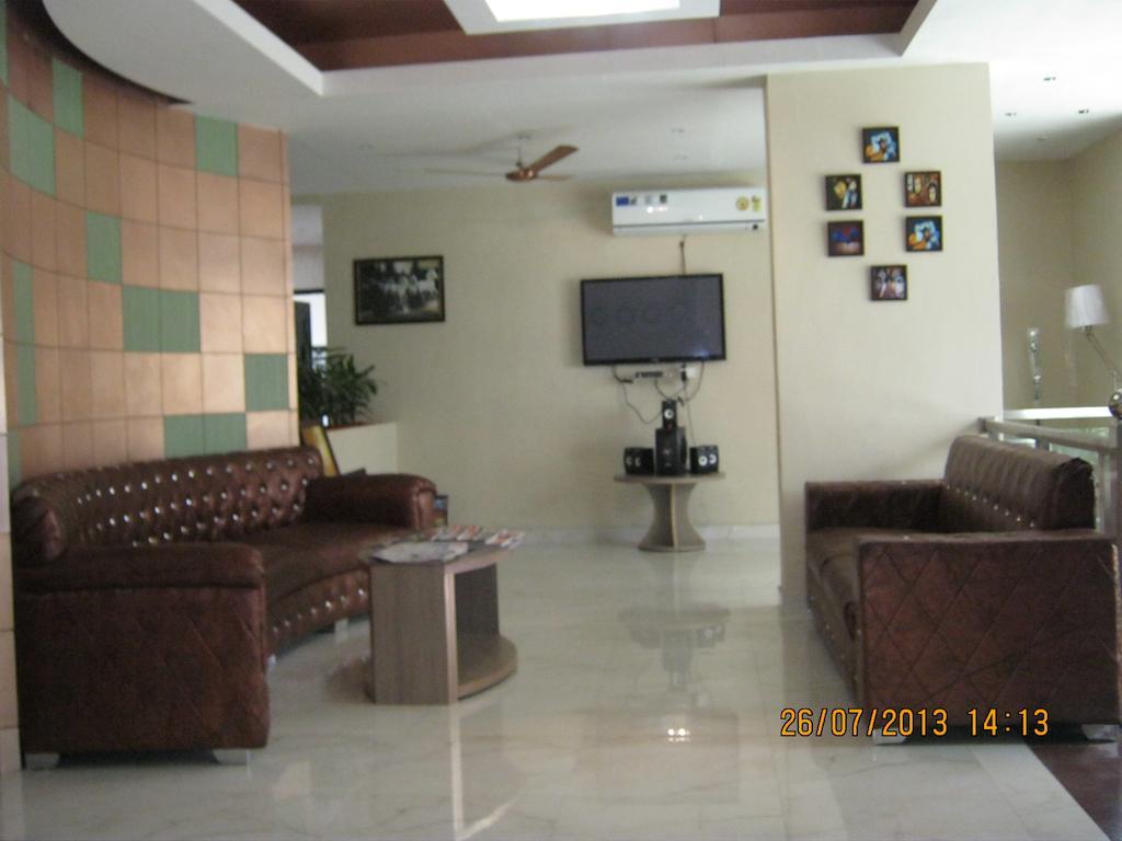 The Royal Court Hotel Naini Tāl Exterior foto
