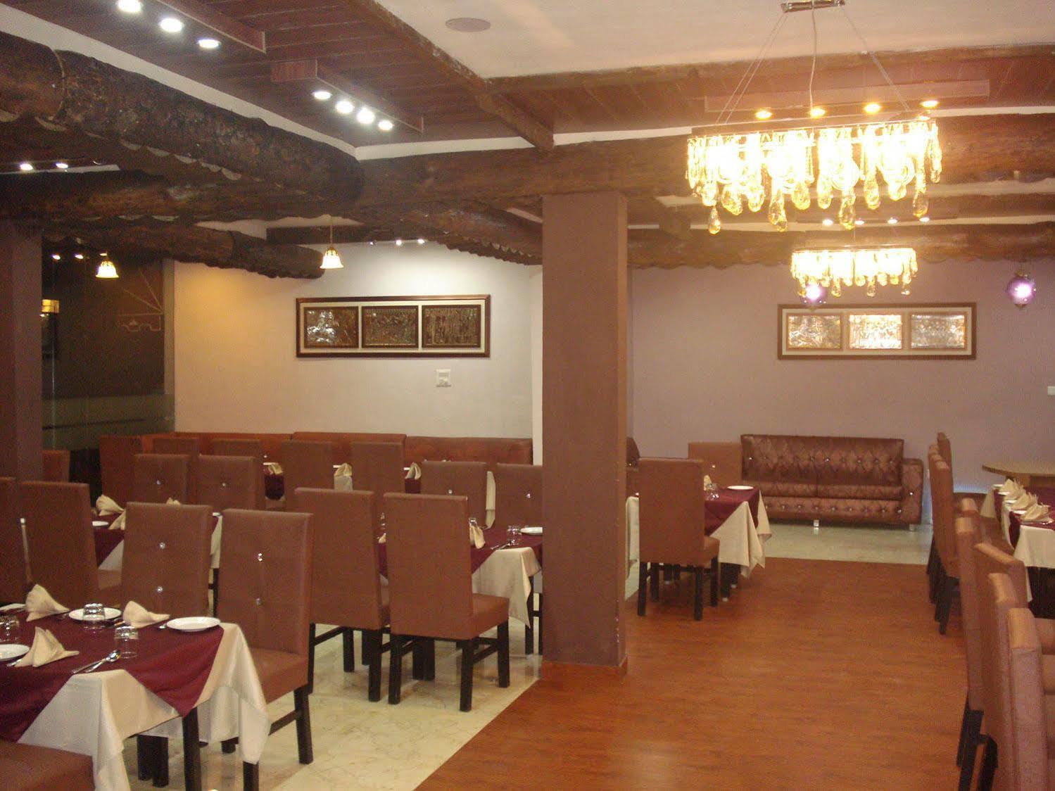 The Royal Court Hotel Naini Tāl Exterior foto